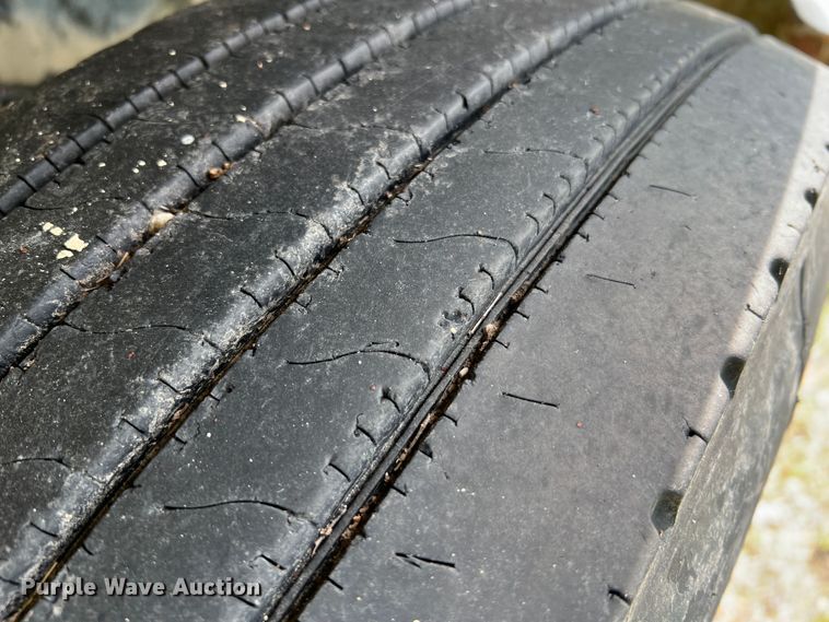 image for item JM9245 2000 Freightliner FL80  truck cab and chassis