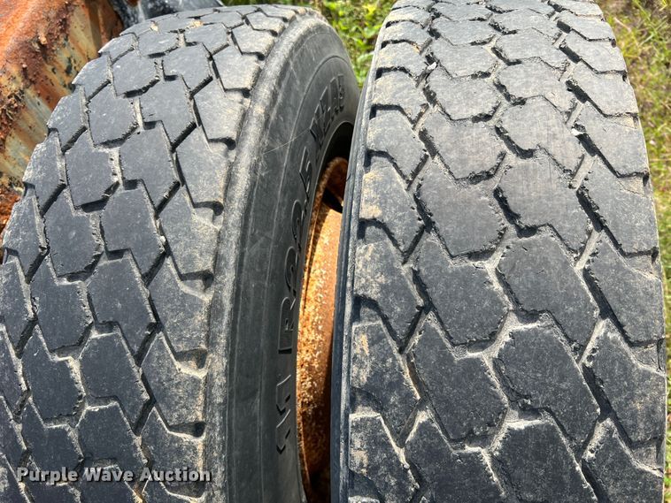 image for item JM9245 2000 Freightliner FL80  truck cab and chassis