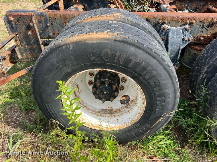 image for item JM9245 2000 Freightliner FL80  truck cab and chassis