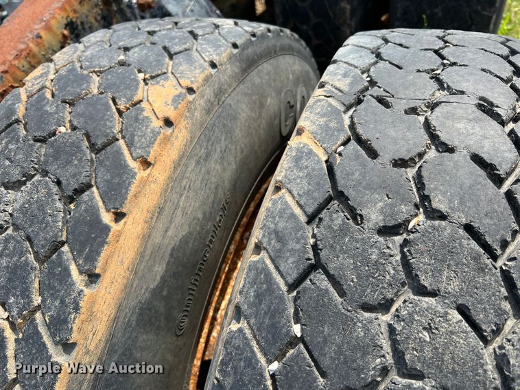 image for item JM9245 2000 Freightliner FL80  truck cab and chassis