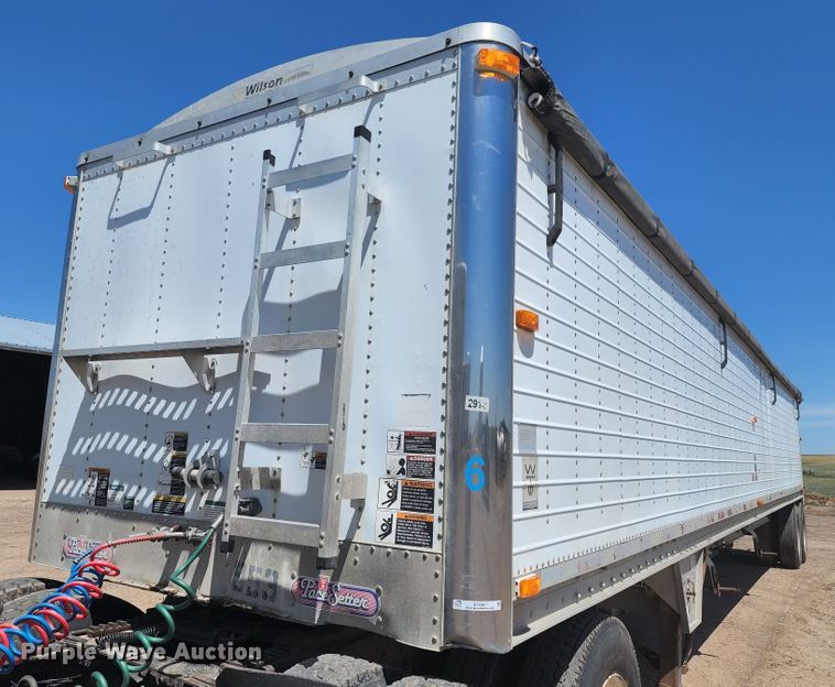 image for item KC9467 2008 Wilson DWH-550 Pace Setter  grain trailer