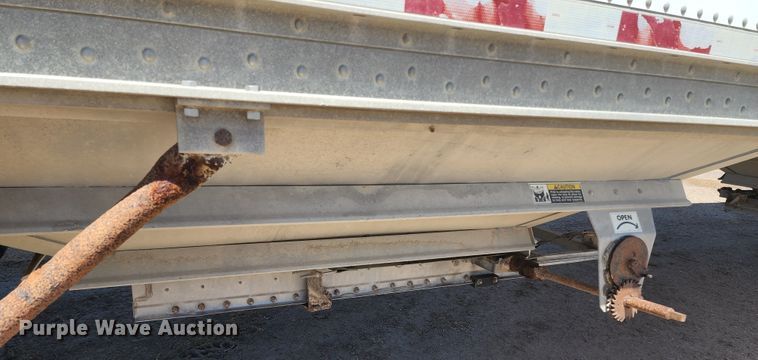 image for item KC9467 2008 Wilson DWH-550 Pace Setter  grain trailer