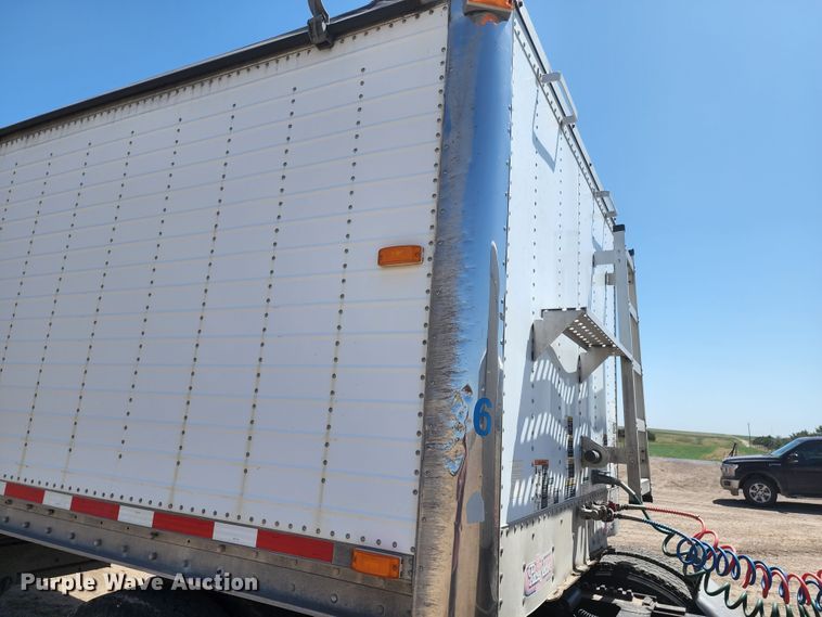 image for item KC9467 2008 Wilson DWH-550 Pace Setter  grain trailer