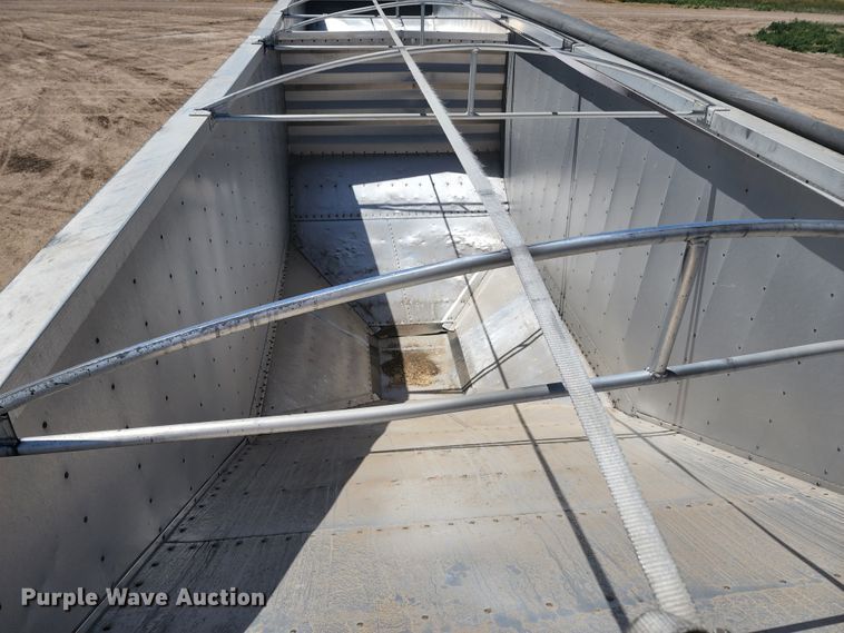 image for item KC9467 2008 Wilson DWH-550 Pace Setter  grain trailer