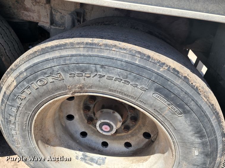 image for item KC9467 2008 Wilson DWH-550 Pace Setter  grain trailer