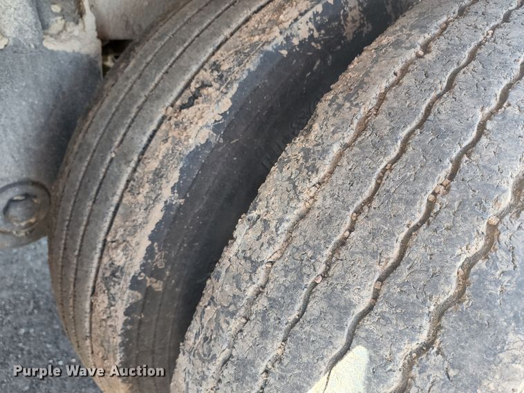 image for item KC9467 2008 Wilson DWH-550 Pace Setter  grain trailer