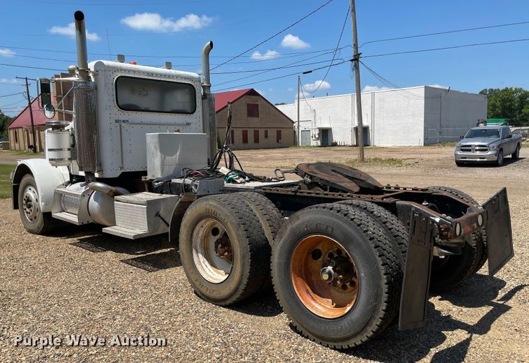 image for item KJ9793 1998 Peterbilt 379  semi truck