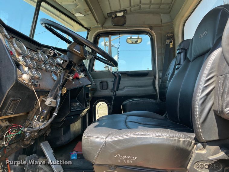 image for item KJ9793 1998 Peterbilt 379  semi truck