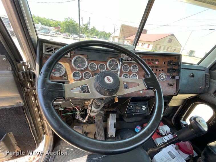 image for item KJ9793 1998 Peterbilt 379  semi truck