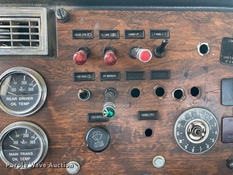 image for item KJ9793 1998 Peterbilt 379  semi truck