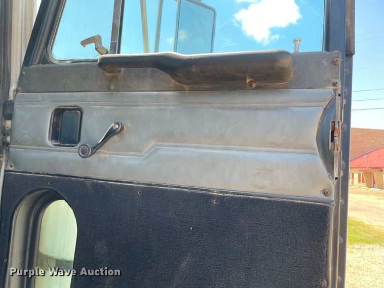 image for item KJ9793 1998 Peterbilt 379  semi truck