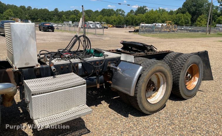 image for item KJ9793 1998 Peterbilt 379  semi truck