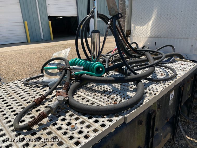 image for item KJ9793 1998 Peterbilt 379  semi truck