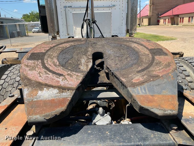 image for item KJ9793 1998 Peterbilt 379  semi truck