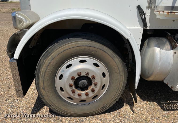 image for item KJ9793 1998 Peterbilt 379  semi truck