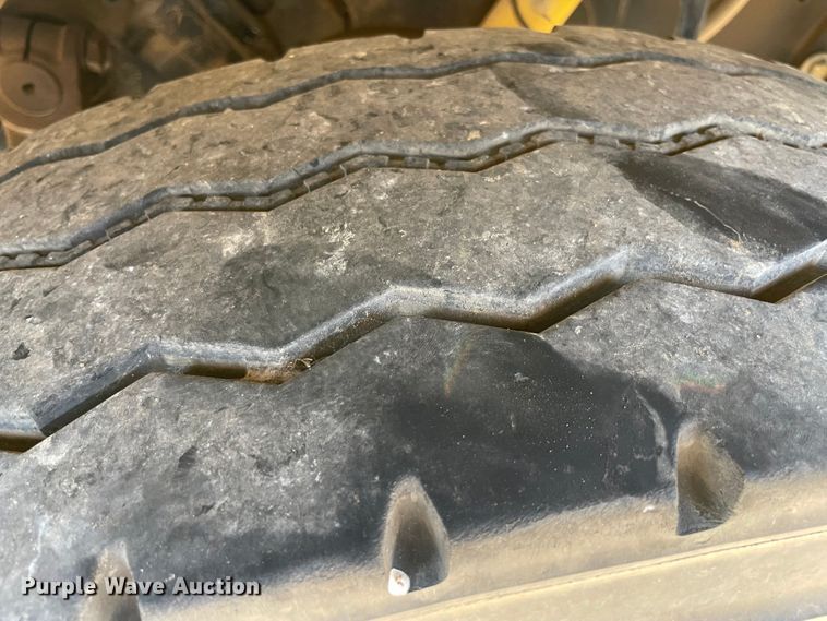 image for item KJ9793 1998 Peterbilt 379  semi truck