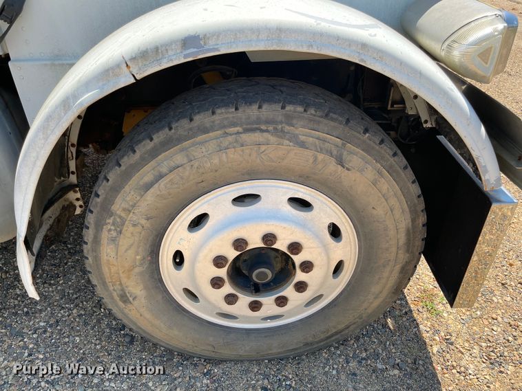 image for item KJ9793 1998 Peterbilt 379  semi truck