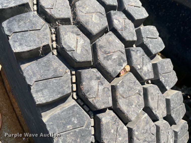 image for item KJ9793 1998 Peterbilt 379  semi truck