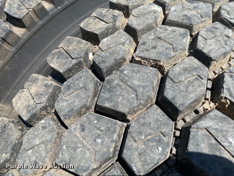 image for item KJ9793 1998 Peterbilt 379  semi truck