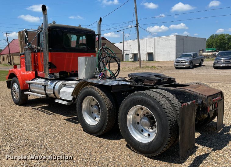 image for item KJ9794 1997 Western Star 4964F  semi truck