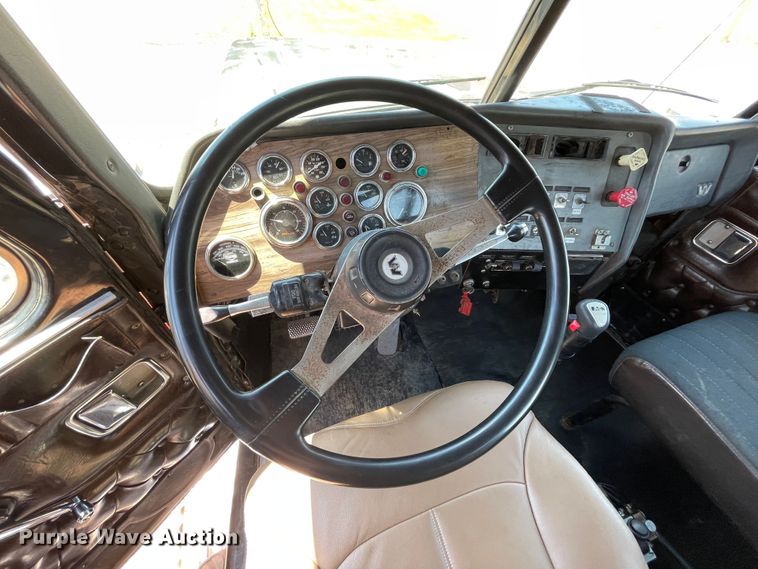 image for item KJ9794 1997 Western Star 4964F  semi truck