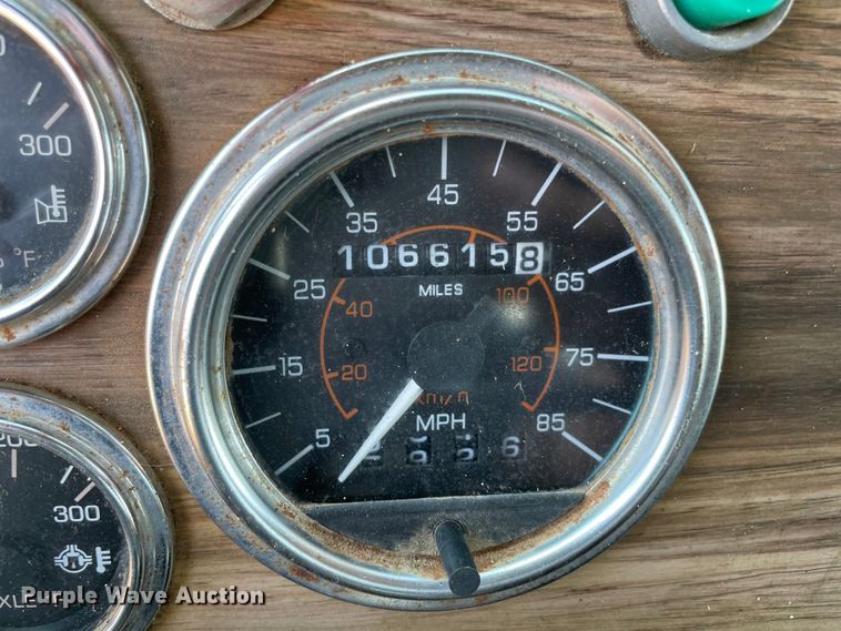 image for item KJ9794 1997 Western Star 4964F  semi truck