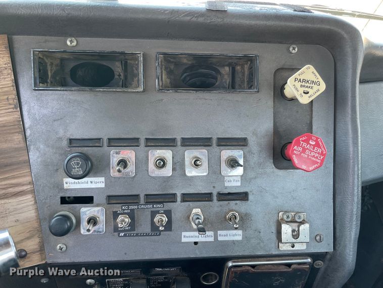 image for item KJ9794 1997 Western Star 4964F  semi truck