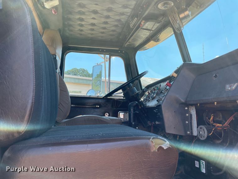 image for item KJ9794 1997 Western Star 4964F  semi truck