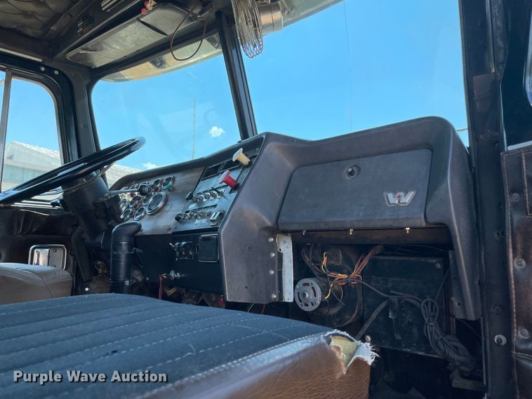 image for item KJ9794 1997 Western Star 4964F  semi truck