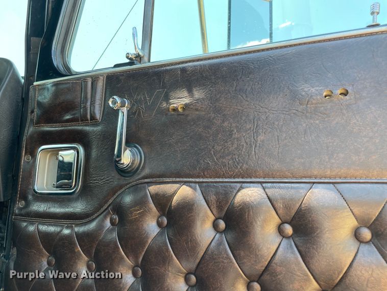 image for item KJ9794 1997 Western Star 4964F  semi truck