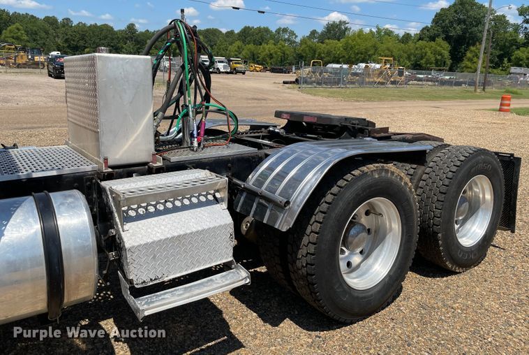 image for item KJ9794 1997 Western Star 4964F  semi truck