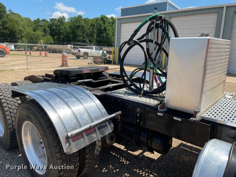 image for item KJ9794 1997 Western Star 4964F  semi truck