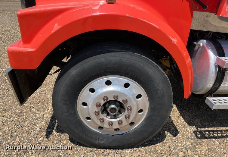 image for item KJ9794 1997 Western Star 4964F  semi truck