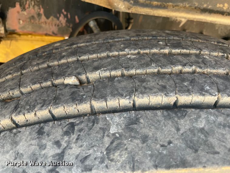 image for item KJ9794 1997 Western Star 4964F  semi truck