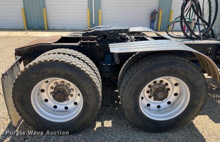 image for item KJ9794 1997 Western Star 4964F  semi truck