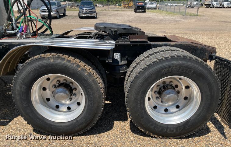 image for item KJ9794 1997 Western Star 4964F  semi truck