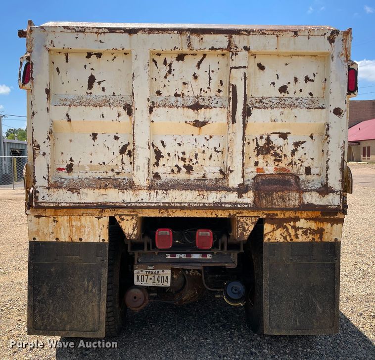 image for item KJ9796 2001 Freightliner FLD  dump truck