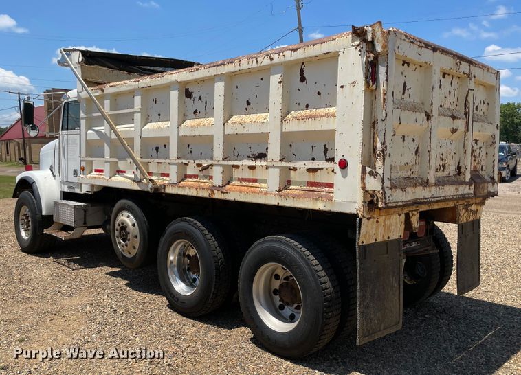 image for item KJ9796 2001 Freightliner FLD  dump truck