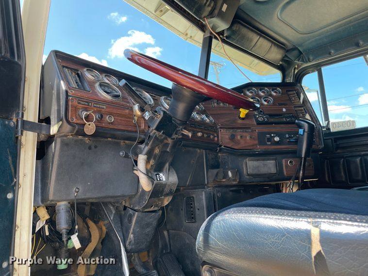 image for item KJ9796 2001 Freightliner FLD  dump truck