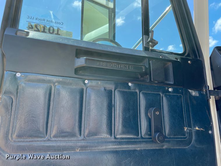 image for item KJ9796 2001 Freightliner FLD  dump truck