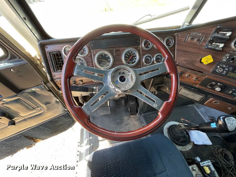 image for item KJ9796 2001 Freightliner FLD  dump truck