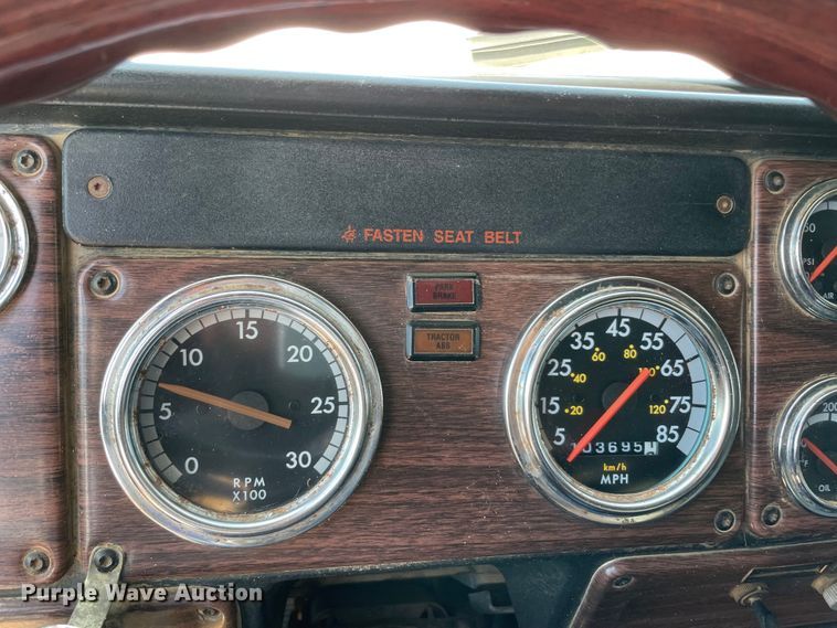 image for item KJ9796 2001 Freightliner FLD  dump truck