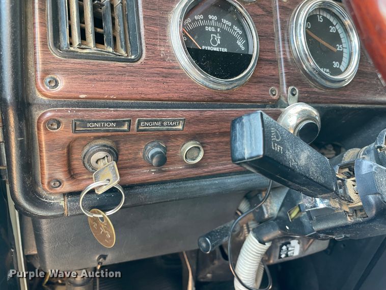 image for item KJ9796 2001 Freightliner FLD  dump truck