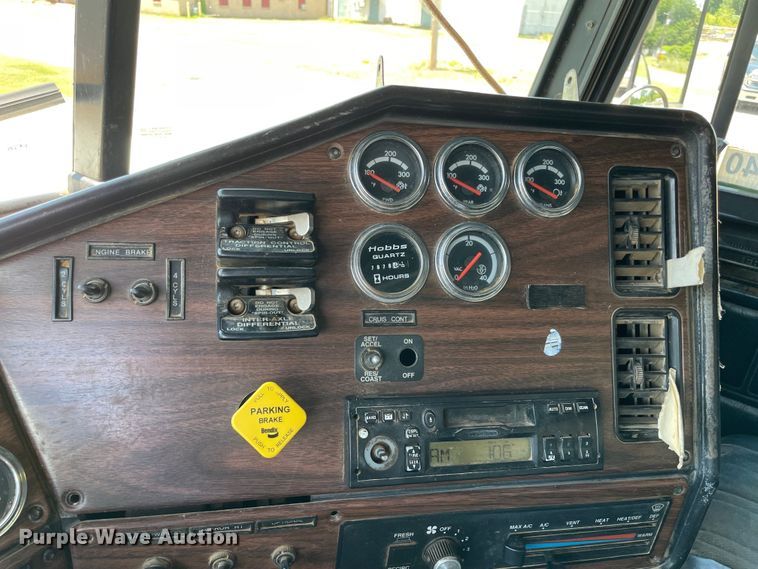 image for item KJ9796 2001 Freightliner FLD  dump truck