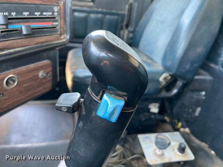 image for item KJ9796 2001 Freightliner FLD  dump truck