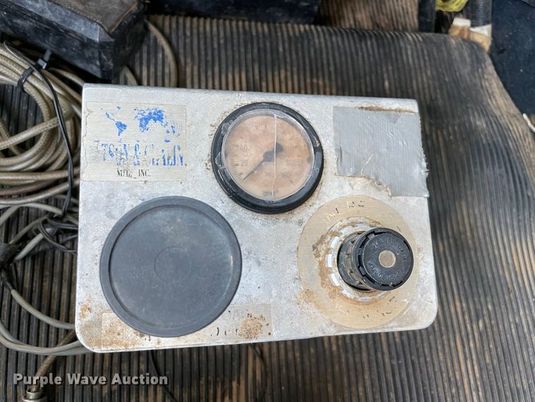 image for item KJ9796 2001 Freightliner FLD  dump truck