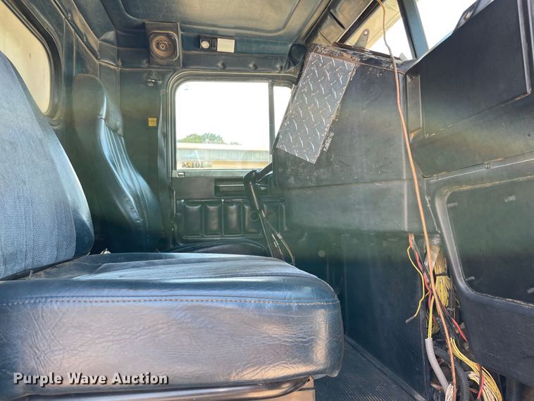 image for item KJ9796 2001 Freightliner FLD  dump truck