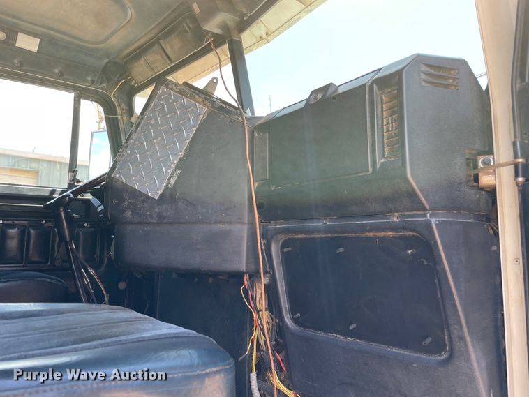 image for item KJ9796 2001 Freightliner FLD  dump truck