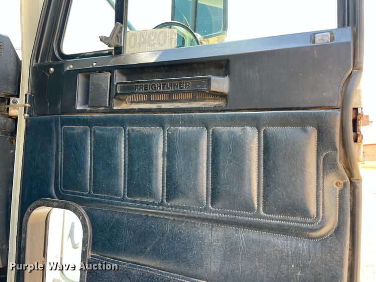 image for item KJ9796 2001 Freightliner FLD  dump truck