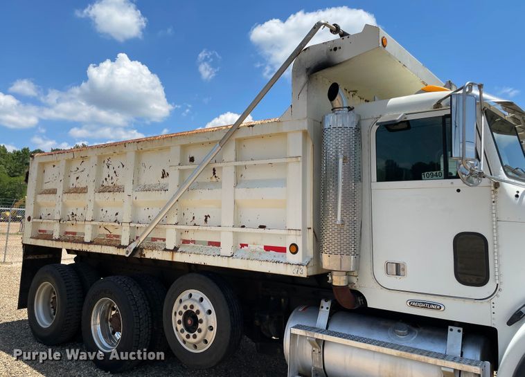 image for item KJ9796 2001 Freightliner FLD  dump truck